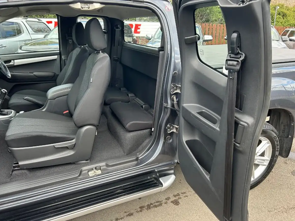 2017-isuzu-d-max-19td-yukon-double-pickup-big-30