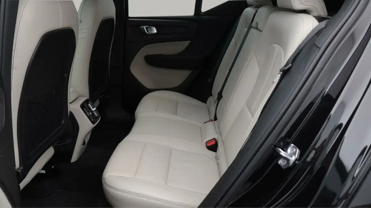 2021-volvo-xc40-20-b4-inscription-pro-197bhp-geartronic-big-16