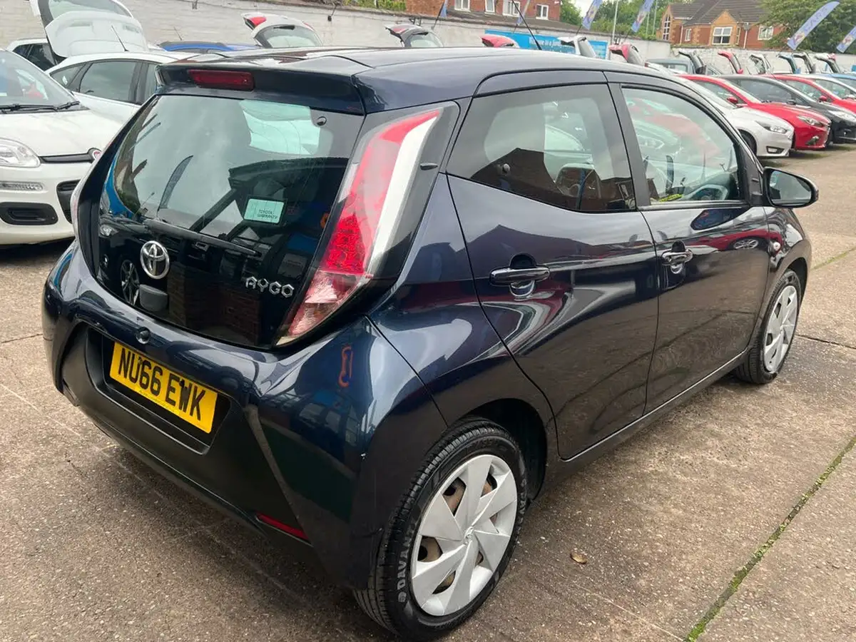 2016-toyota-aygo-10-vvt-i-x-play-68bhp-5d-big-41