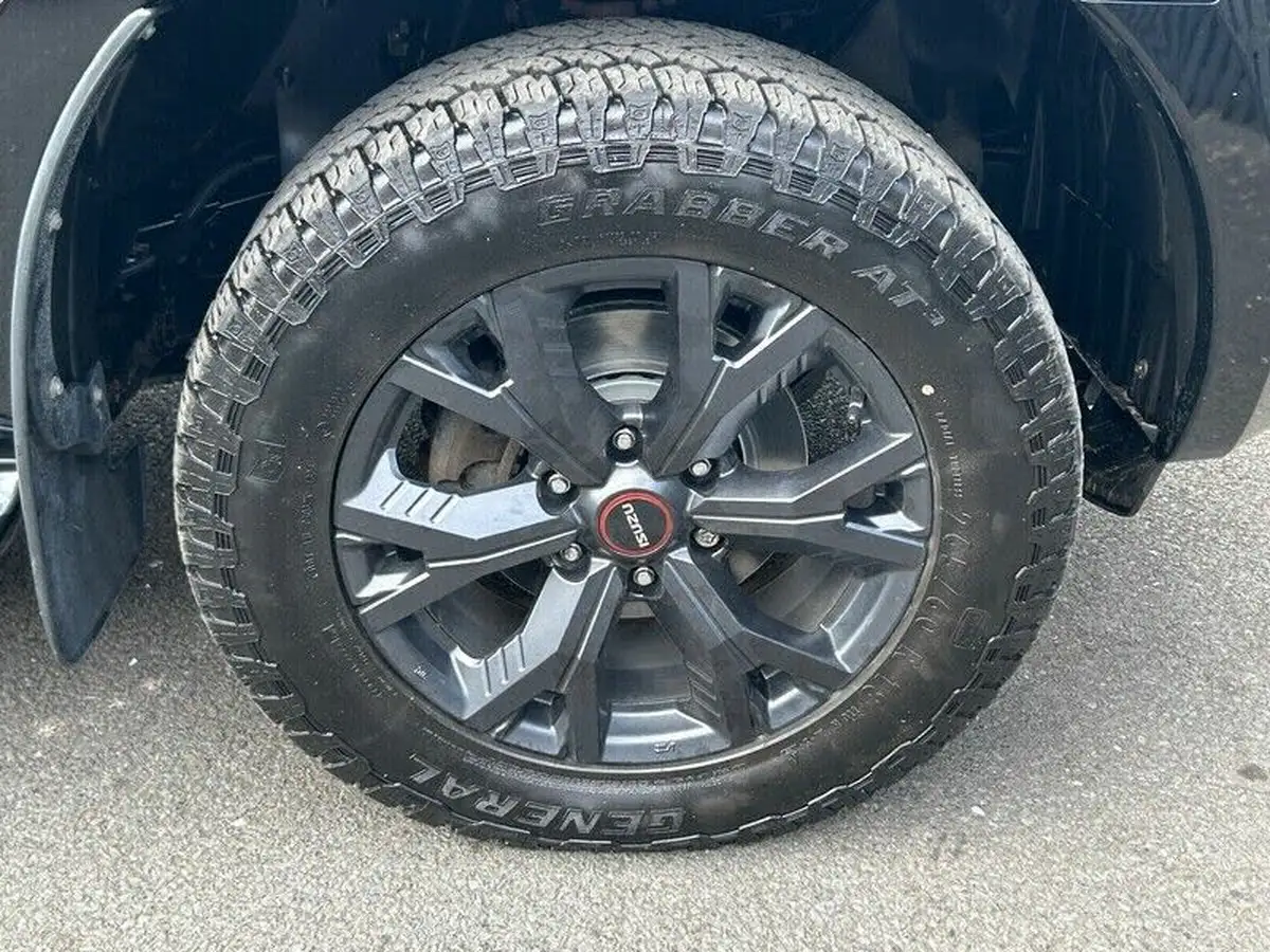 2023-isuzu-d-max-19td-v-cross-steel-edition-auto-big-10