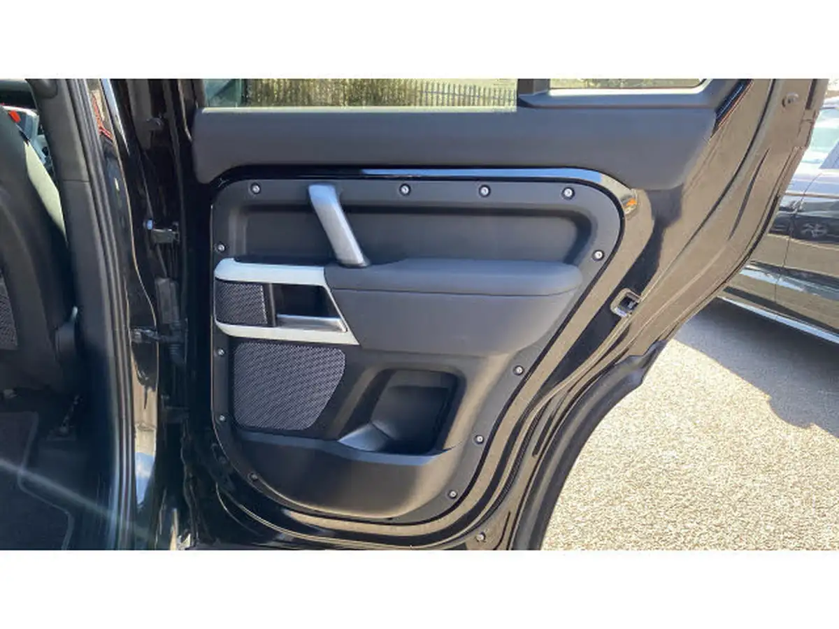 2023-land-rover-110-defender-30-d250-x-dynamic-se-big-38