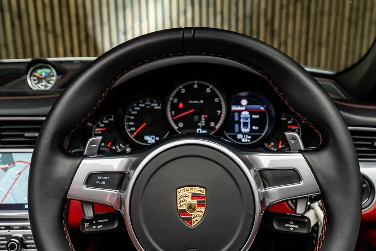 2014-porsche-911-38-turbo-s-coupe-big-33