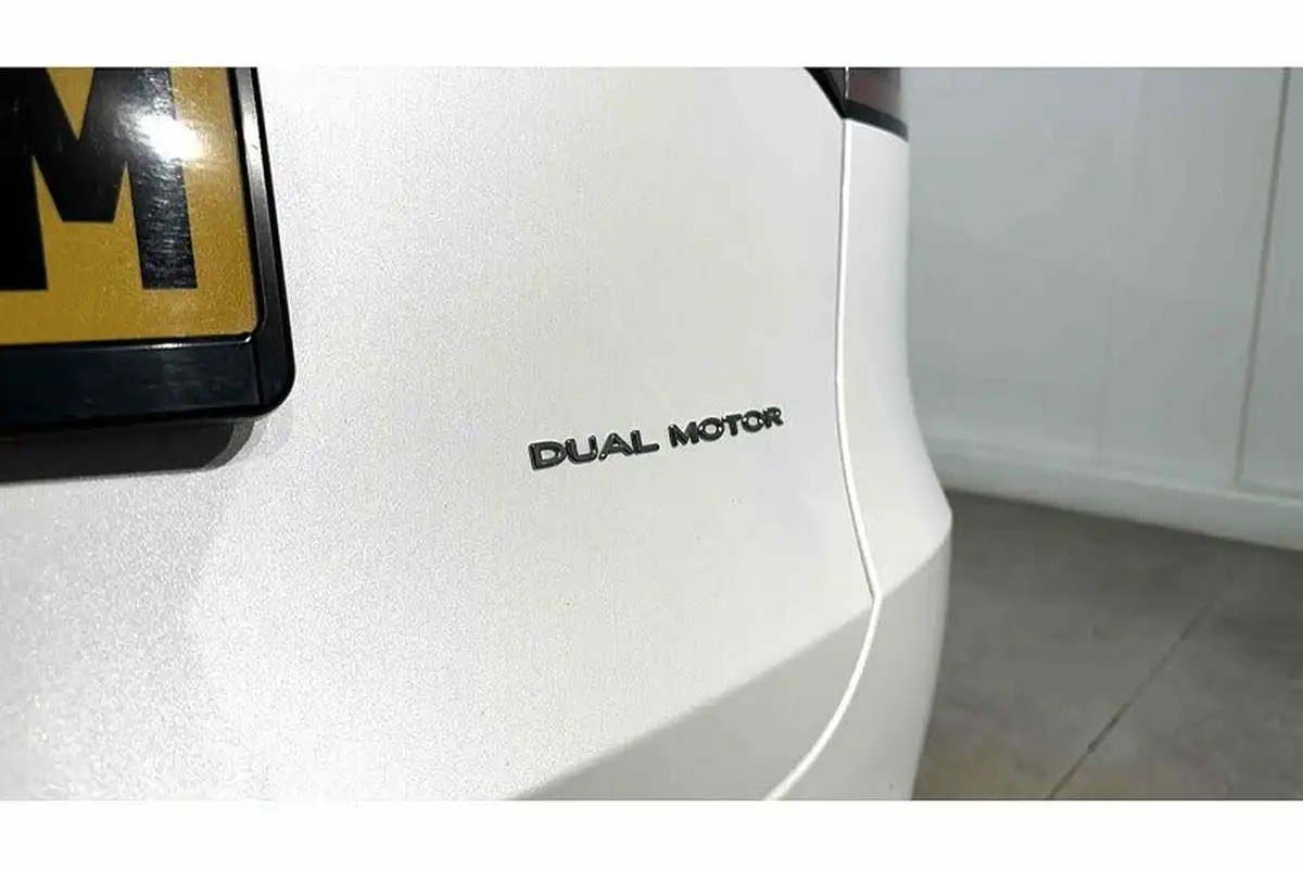 2022-tesla-model-y-e-long-range-big-11