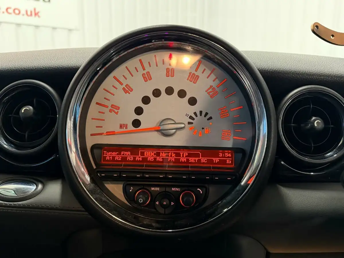 2013-mini-cooper-16td-cooper-d-bayswater-big-24