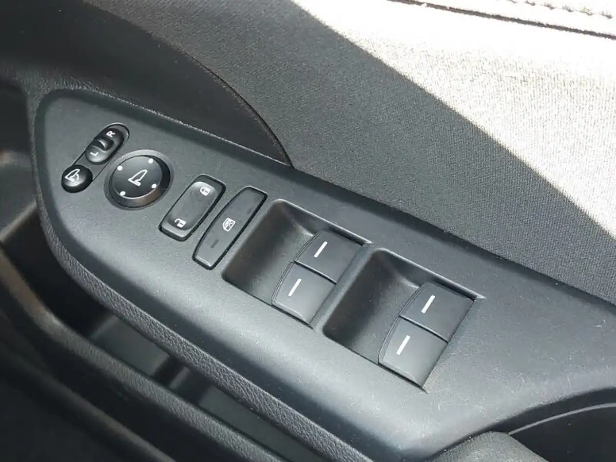 2018-honda-civic-16-i-dtec-sr-hatchback-5d-big-18