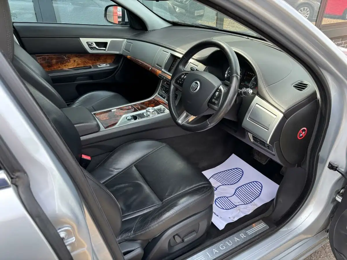 2012-jaguar-xf-22td-luxury-190ps-saloon-4d-auto-big-15