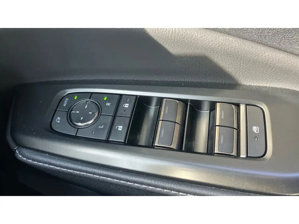 2025-lexus-lbx-15-takumi-awd-e-four-big-28