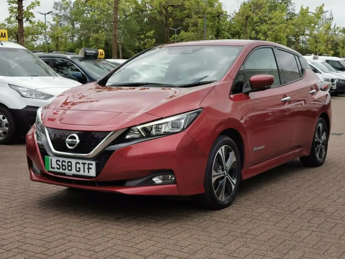 2018-nissan-leaf-e-tekna-110kw-big-2