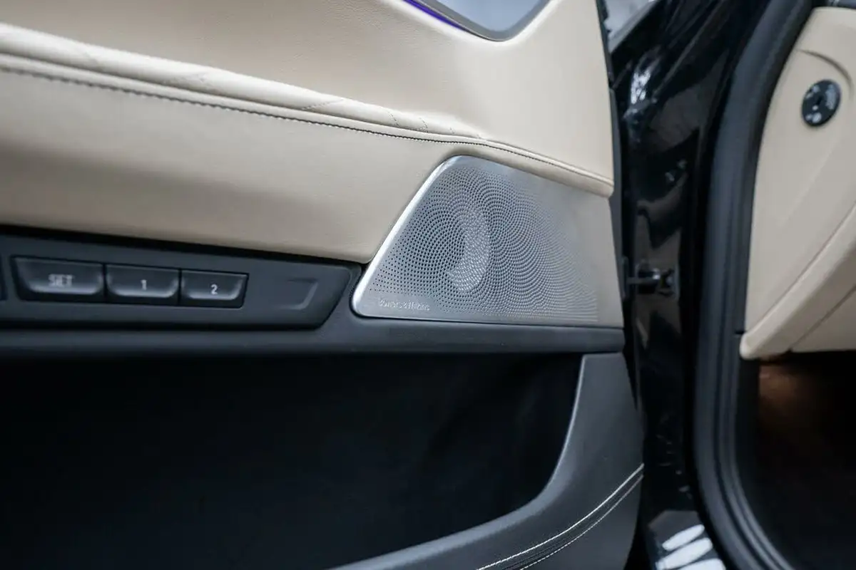 2020-bmw-7-series-66-m760li-big-49