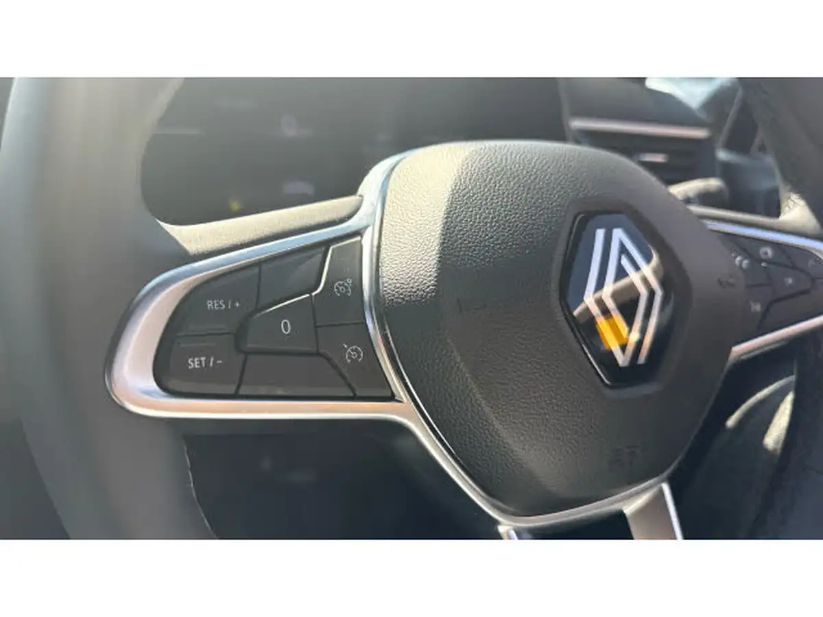 2024-renault-clio-10-tce-techno-big-26