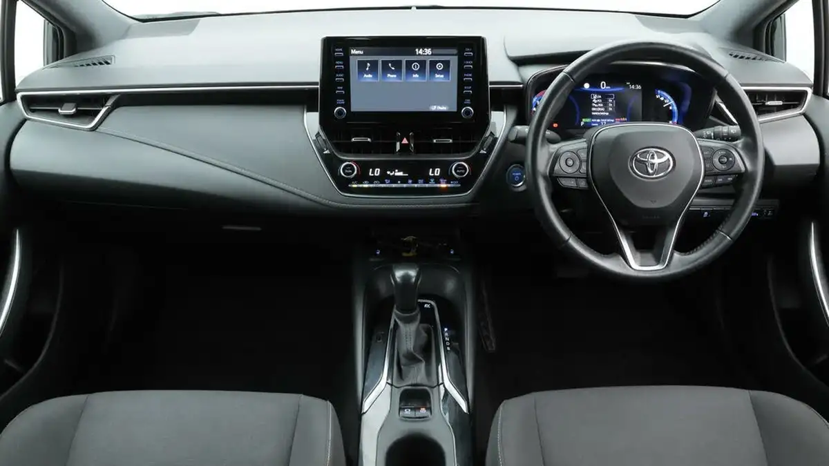 2022-toyota-corolla-18-vvt-i-icon-120bhp-trk-hatchback-5d-big-12