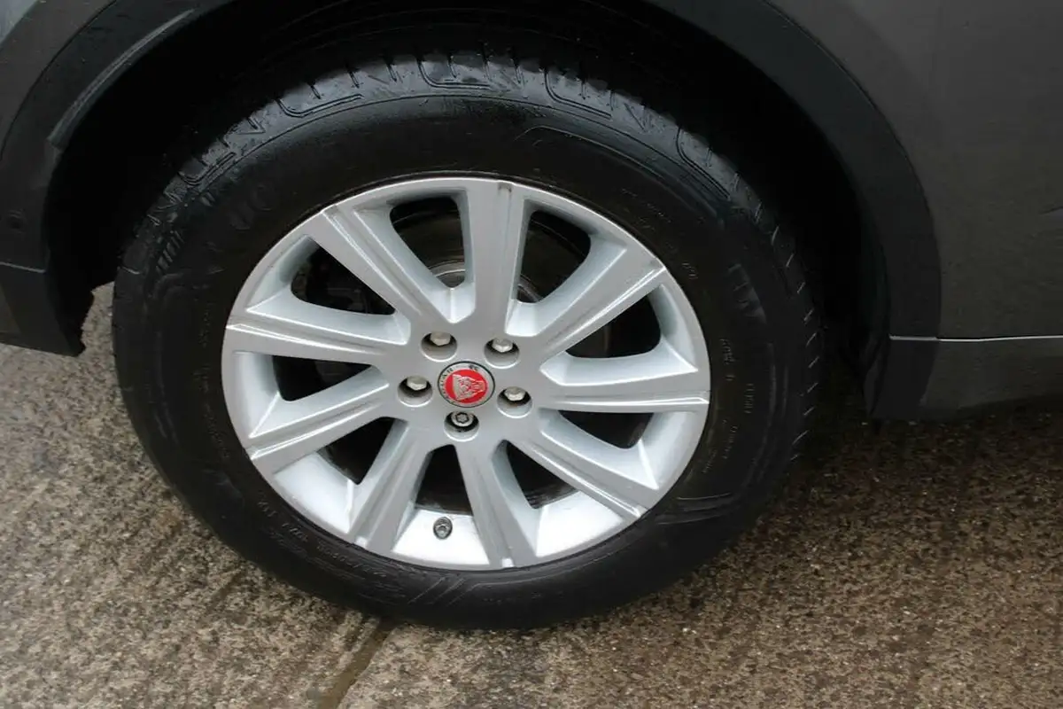2018-jaguar-e-pace-20-i4-r-dynamic-s-249ps-ss-big-15
