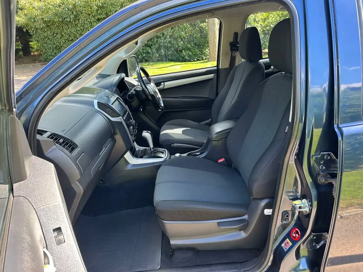 2016-isuzu-d-max-25td-yukon-huntsman-auto-big-3