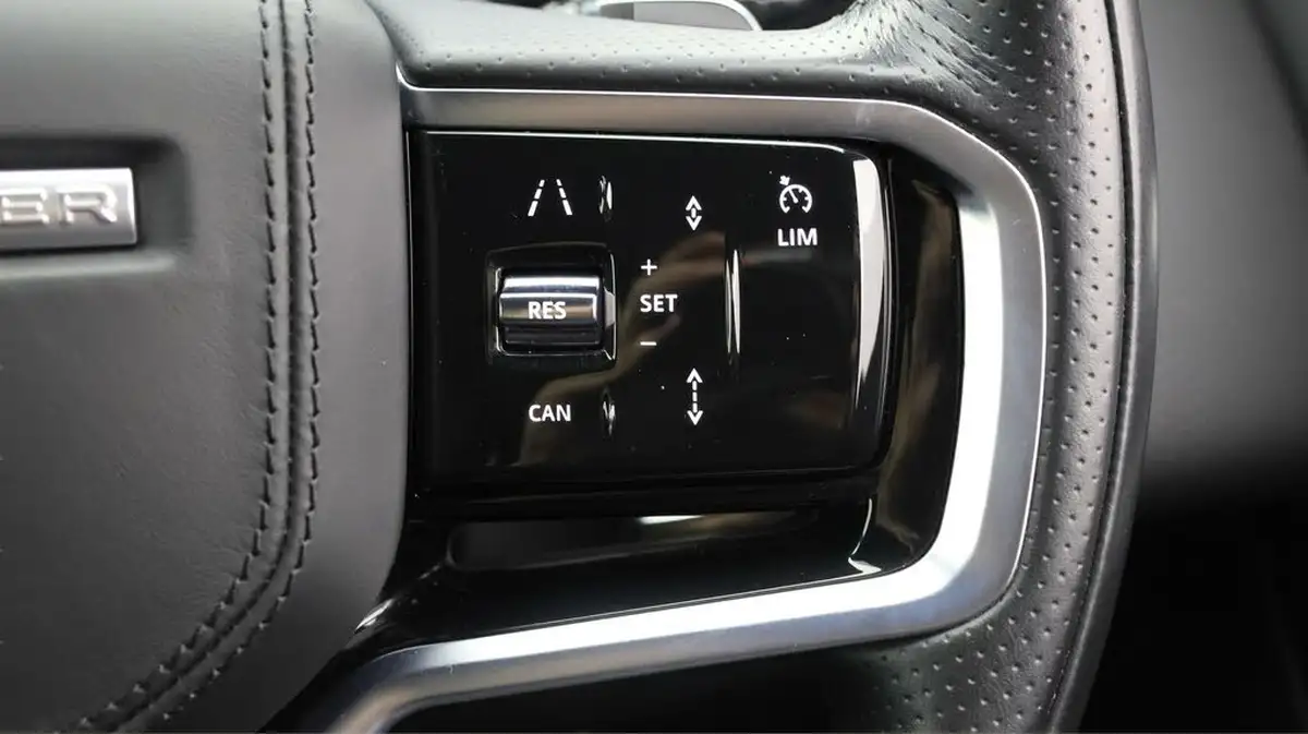 2022-land-rover-range-rover-velar-20-d200-r-dynamic-se-big-23