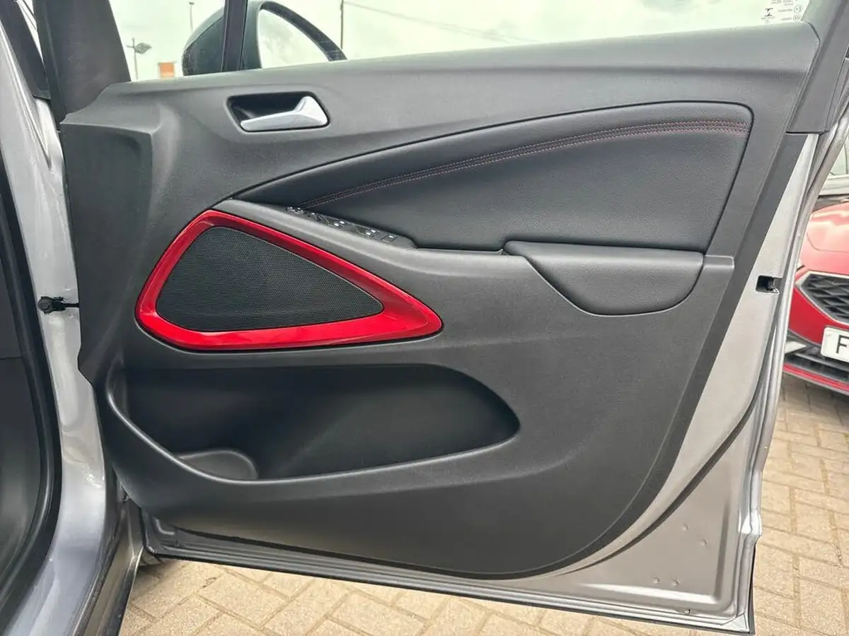 2021-vauxhall-crossland-12-sri-nav-130ps-big-15
