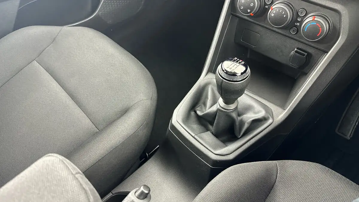 2021-dacia-sandero-10-tce-essential-90bhp-big-15