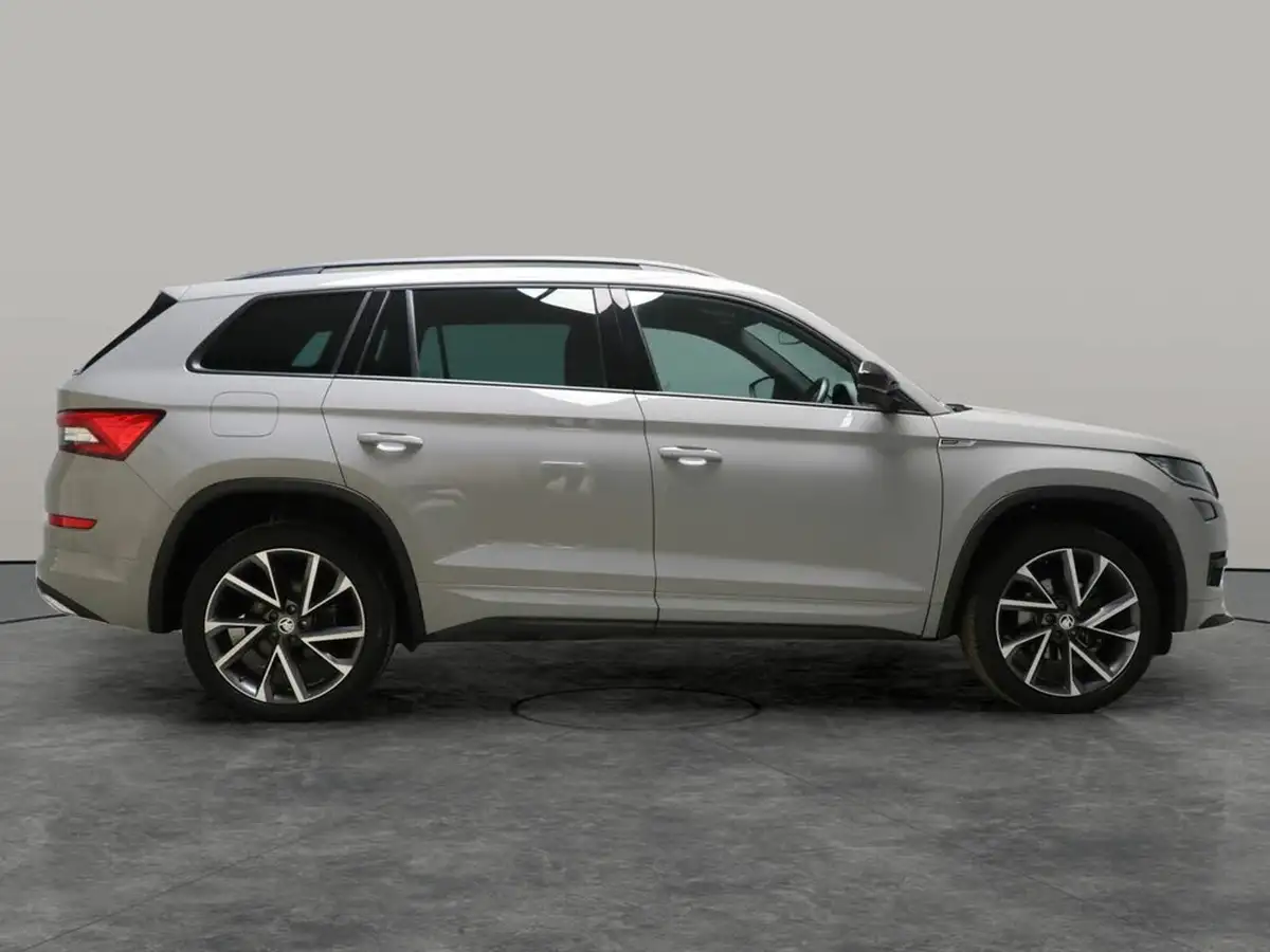 2021-skoda-kodiaq-15-tsi-sportline-big-9