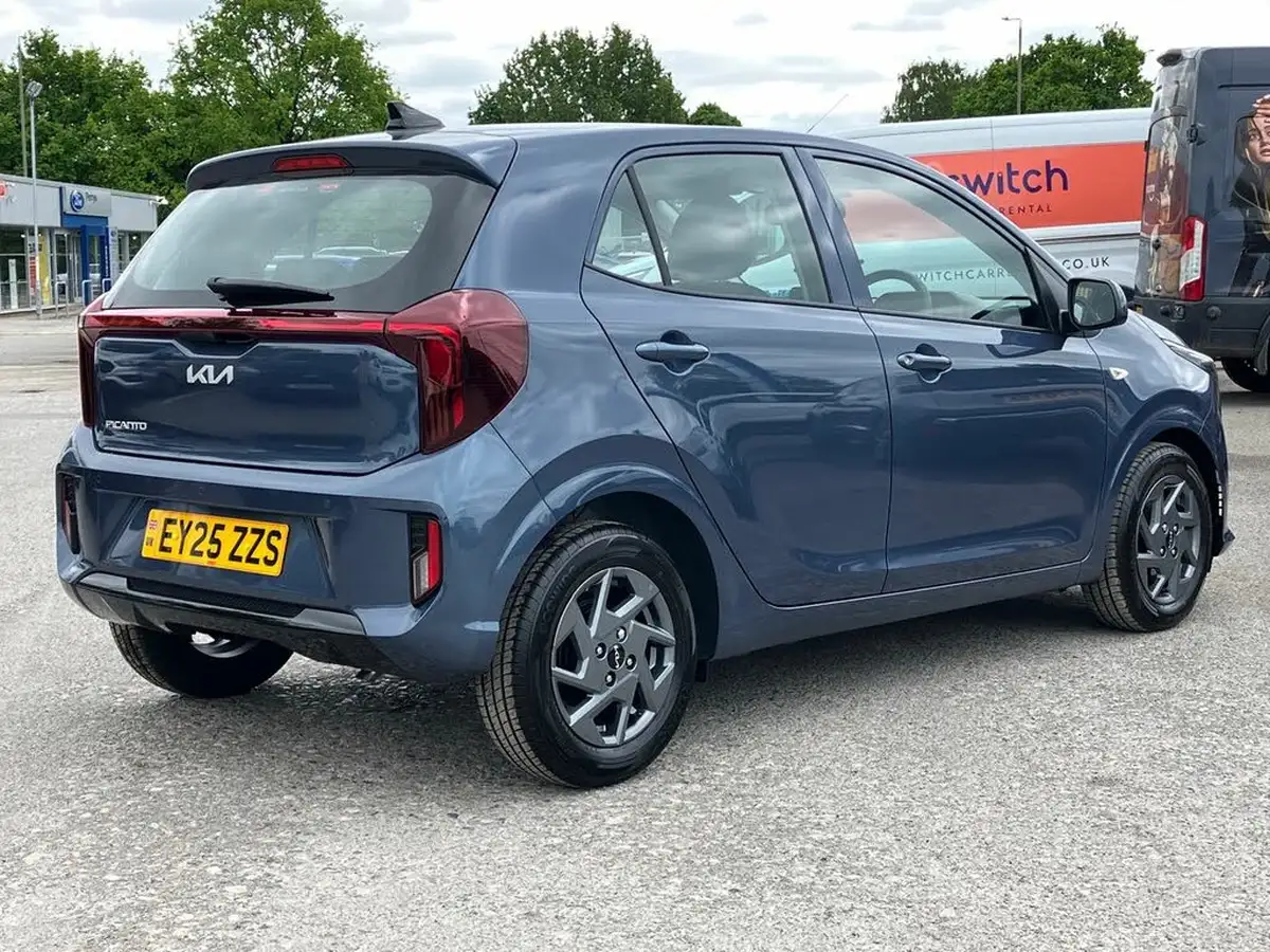 2025-kia-picanto-10-2-big-20