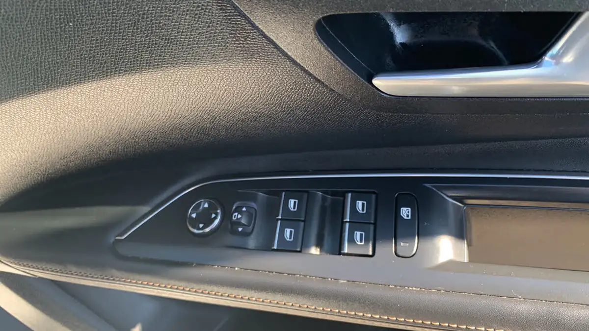 2022-peugeot-3008-suv-16-puretech-gt-premium-225bhp-hybrid-e-eat8-big-21