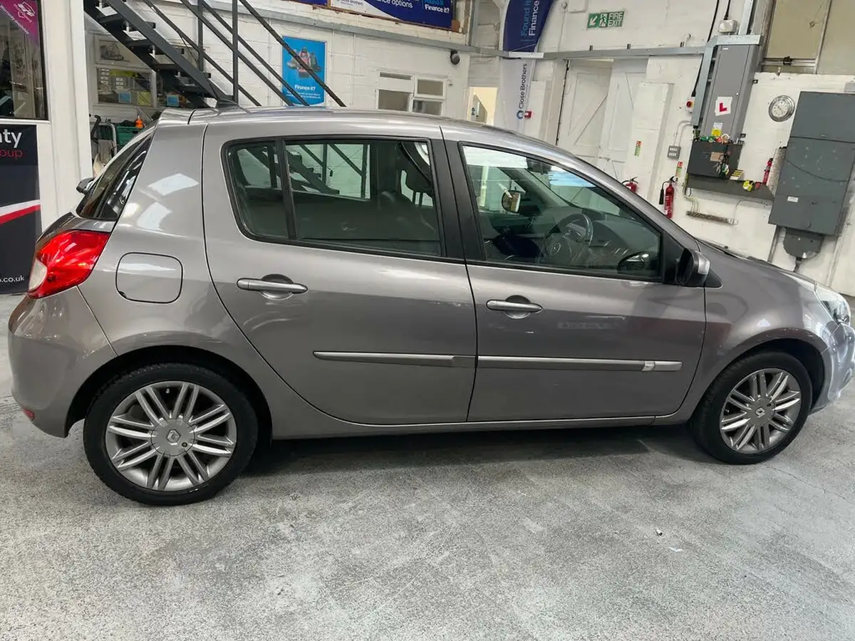 2012-renault-clio-12-dynamique-tom-tom-tce-100bhp-hatchback-5d-big-5