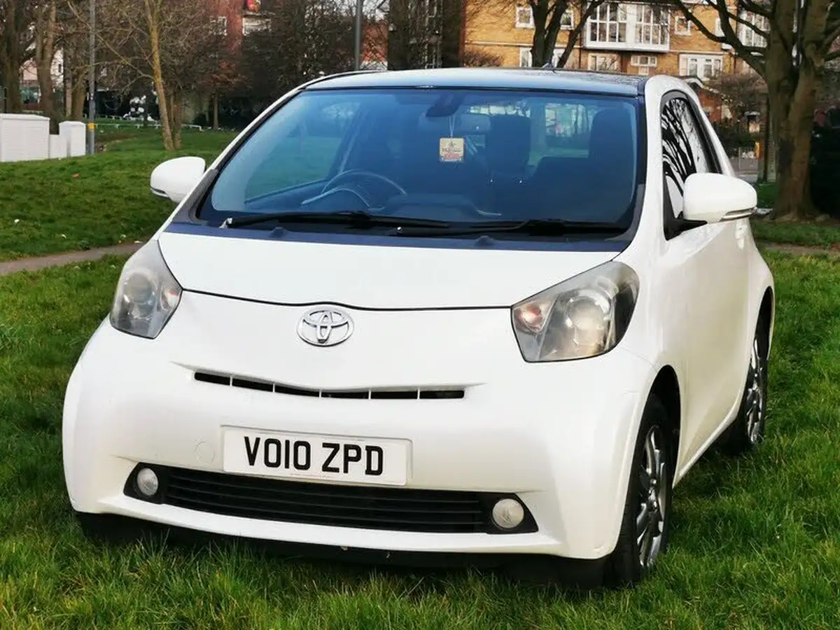 2010-toyota-iq-10-2-multidrive-big-17
