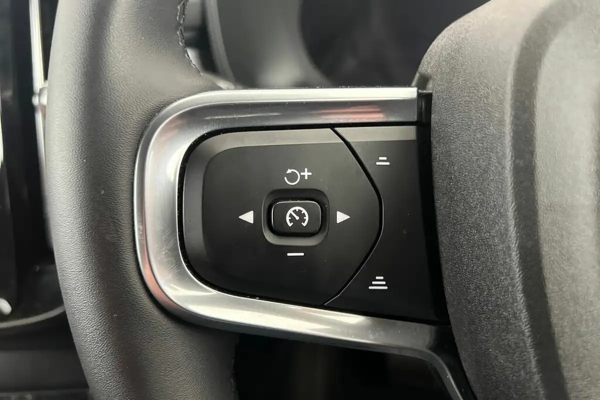 2024-volvo-xc40-20-b4-plus-big-10