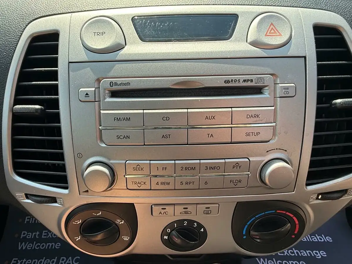 2011-hyundai-i20-12-comfort-3d-big-37