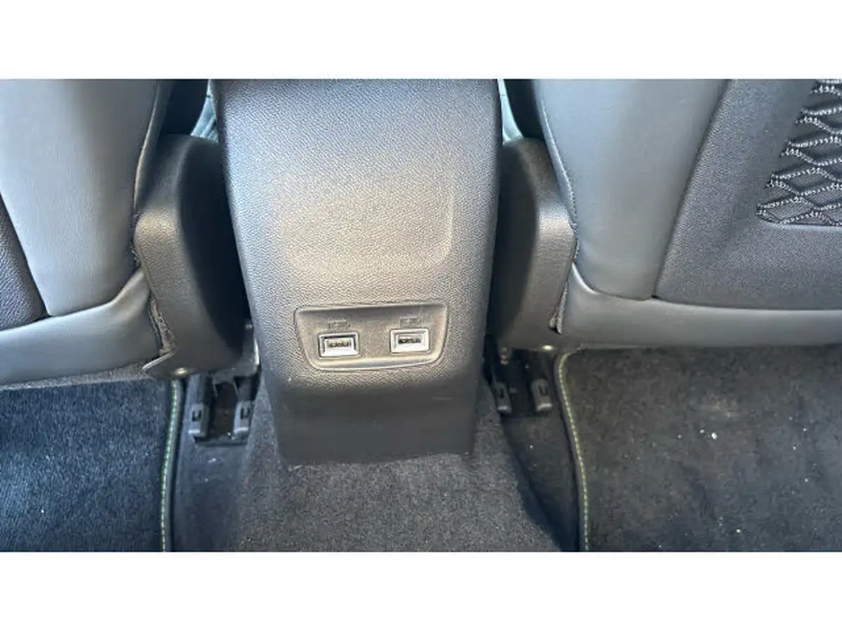2022-peugeot-2008-suv-e-gt-premium-big-26