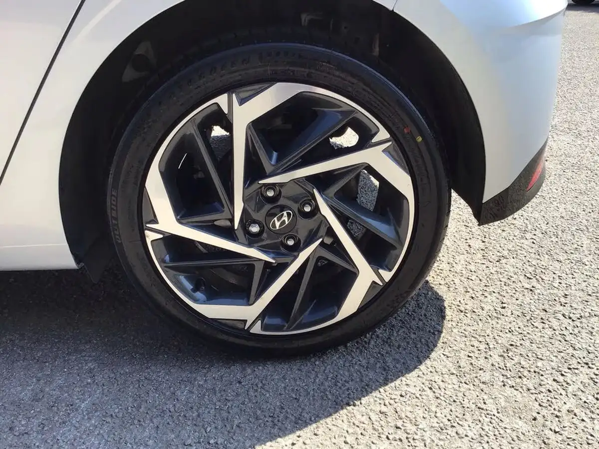 2022-hyundai-i20-10-t-gdi-premium-eclutch-imt-big-3