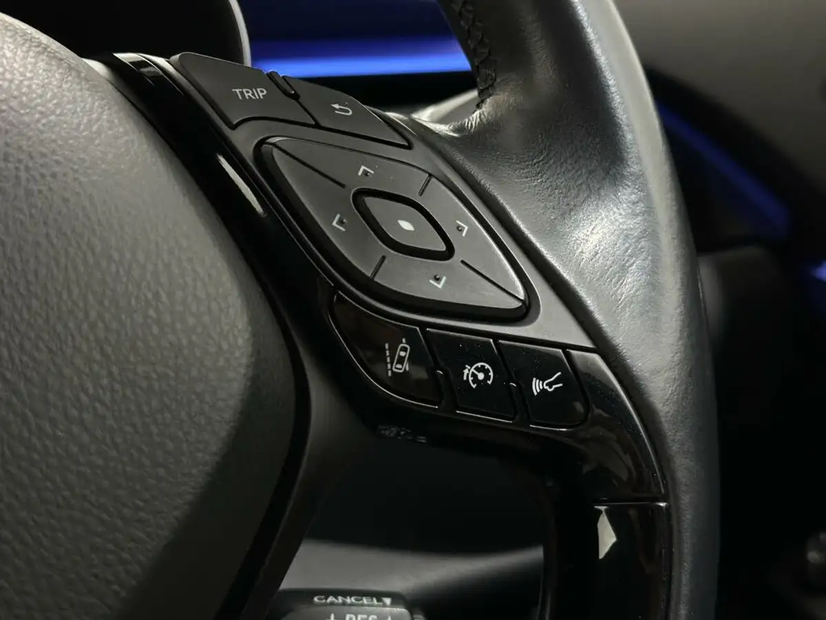 2018-toyota-c-hr-12-dynamic-big-12