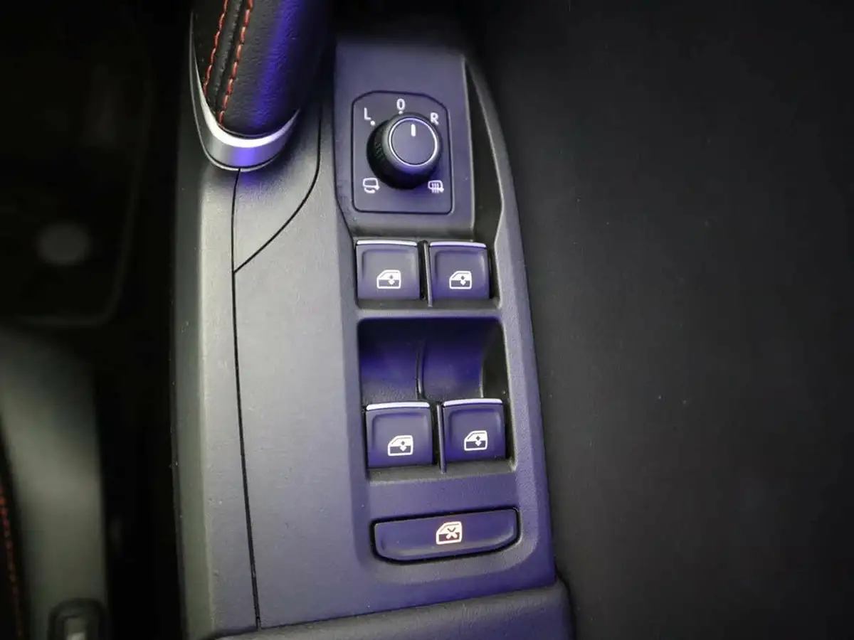 2021-seat-leon-14-e-hybrid-fr-sport-hatchback-big-26