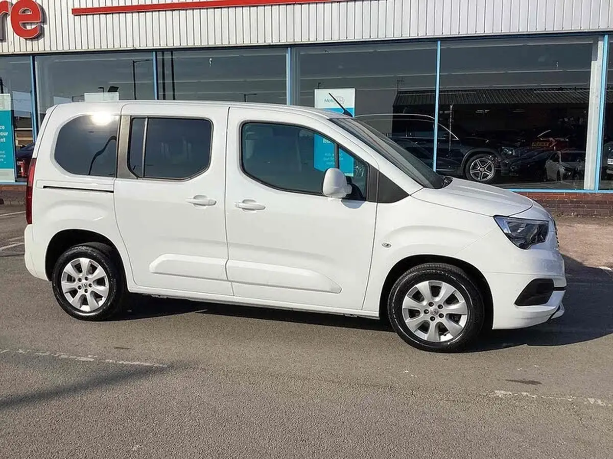 2021-vauxhall-combo-life-15-se-100ps-big-15