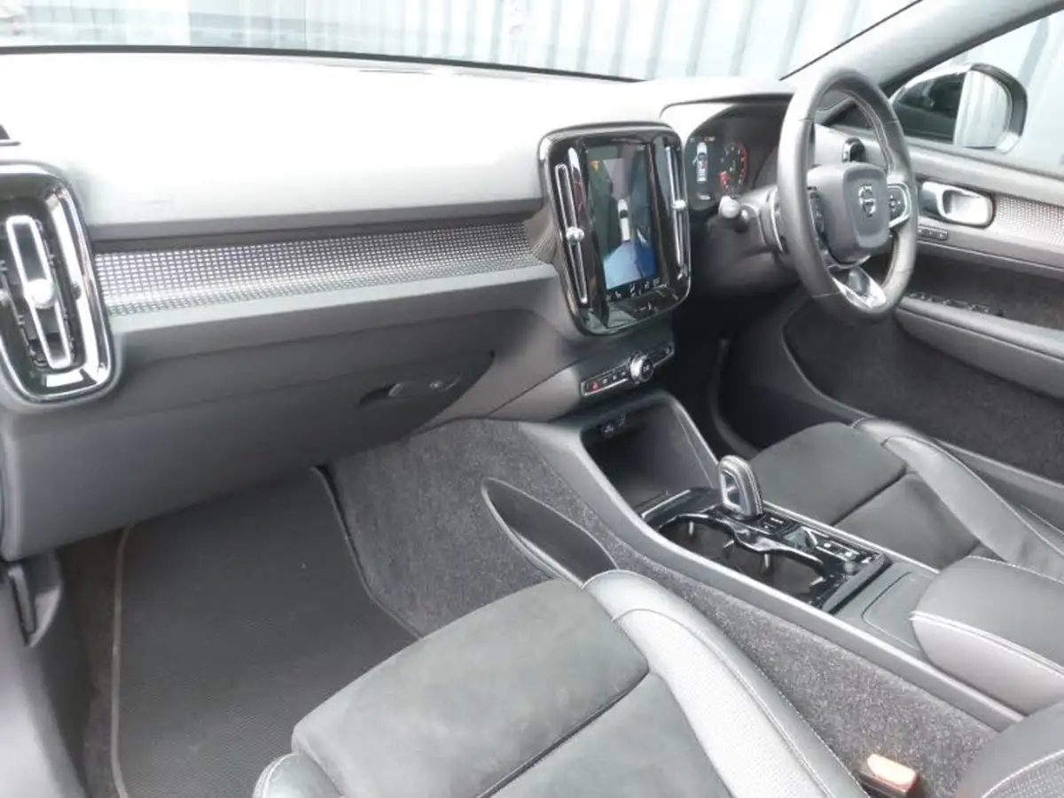 2019-volvo-xc40-20-t4-r-design-pro-big-4