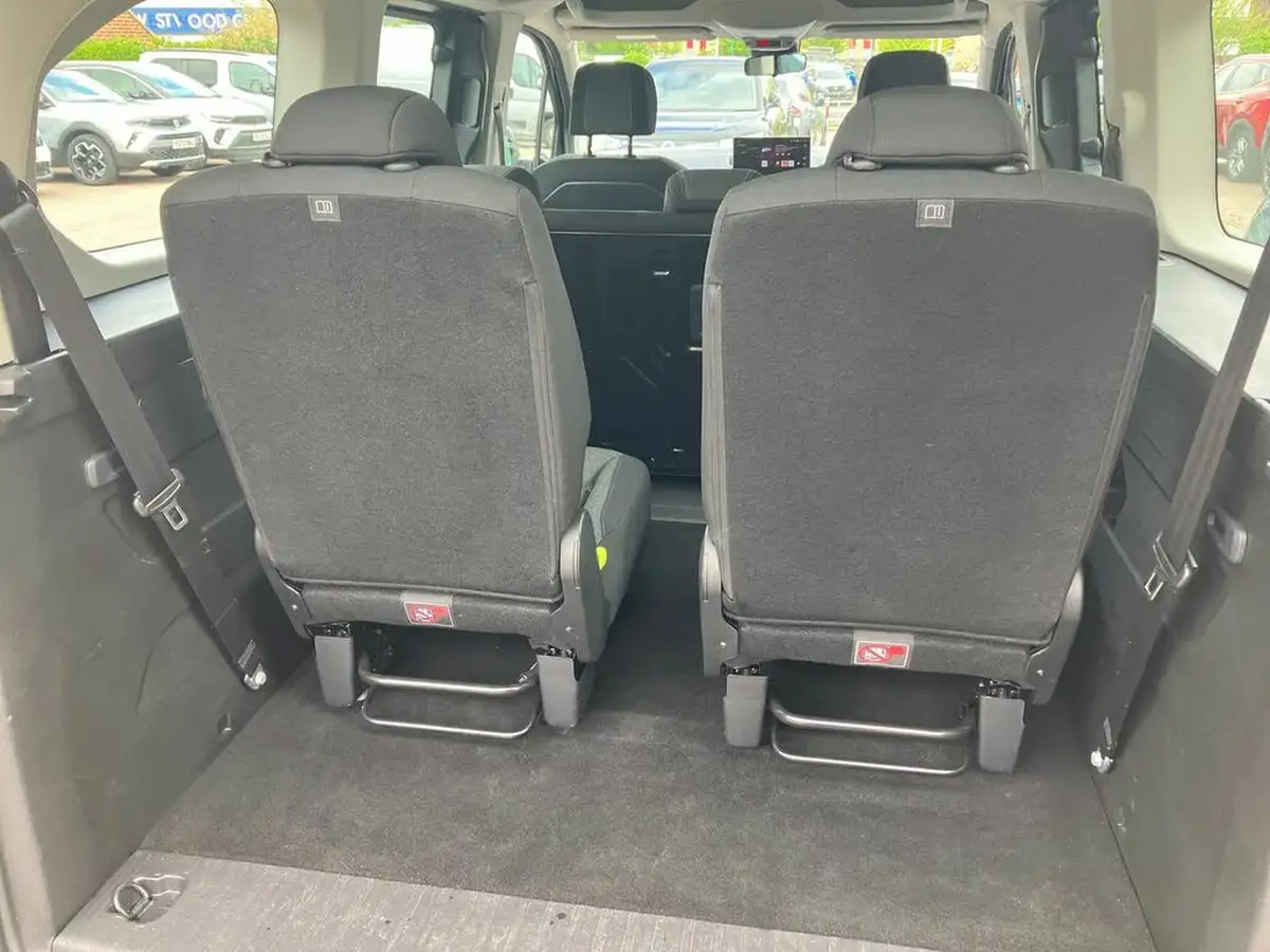 2024-vauxhall-combo-life-e-design-xl-big-27