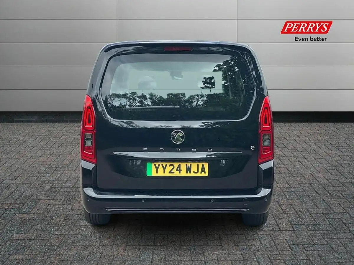 2024-vauxhall-combo-life-e-design-xl-big-4