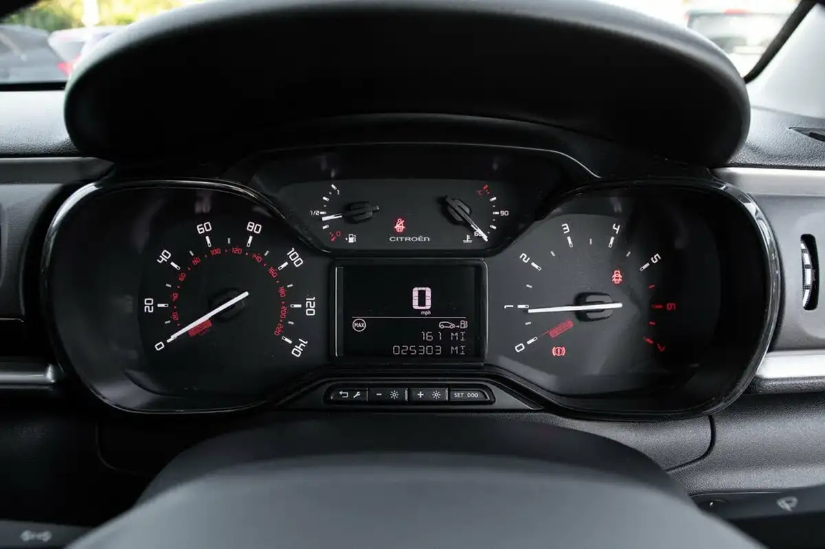 2018-citroen-c3-12-puretech-feel-82ps-big-14