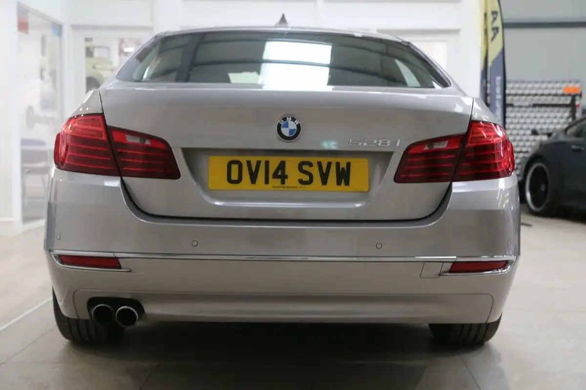 2014-bmw-5-series-20-528i-luxury-saloon-4d-auto-big-16