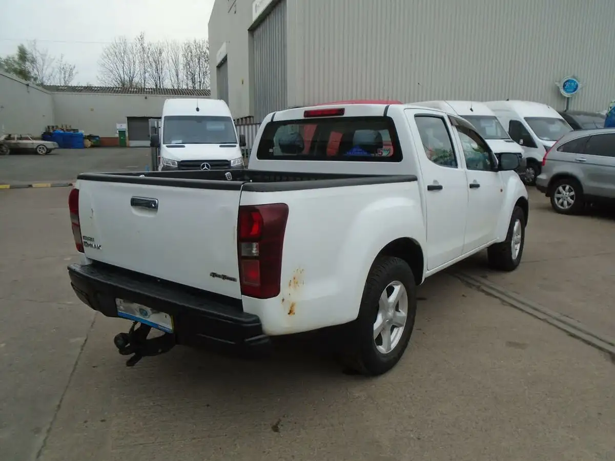 2014-isuzu-d-max-25td-4x4-double-pickup-big-7