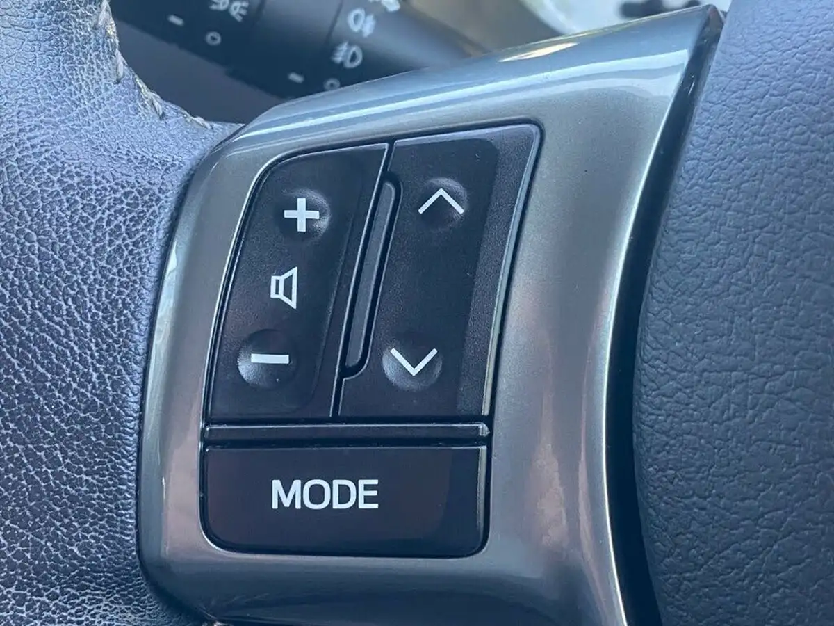 2017-toyota-yaris-15-vvt-i-icon-hybrid-big-47