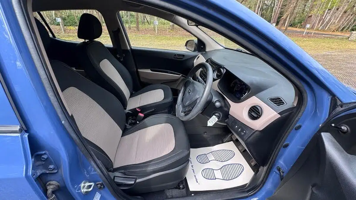 2016-hyundai-i10-10-s-air-big-2