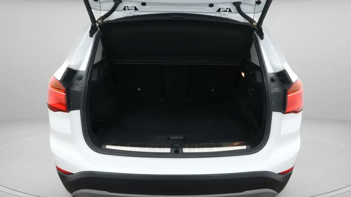 2018-bmw-x1-20-xdrive20i-xline-big-17