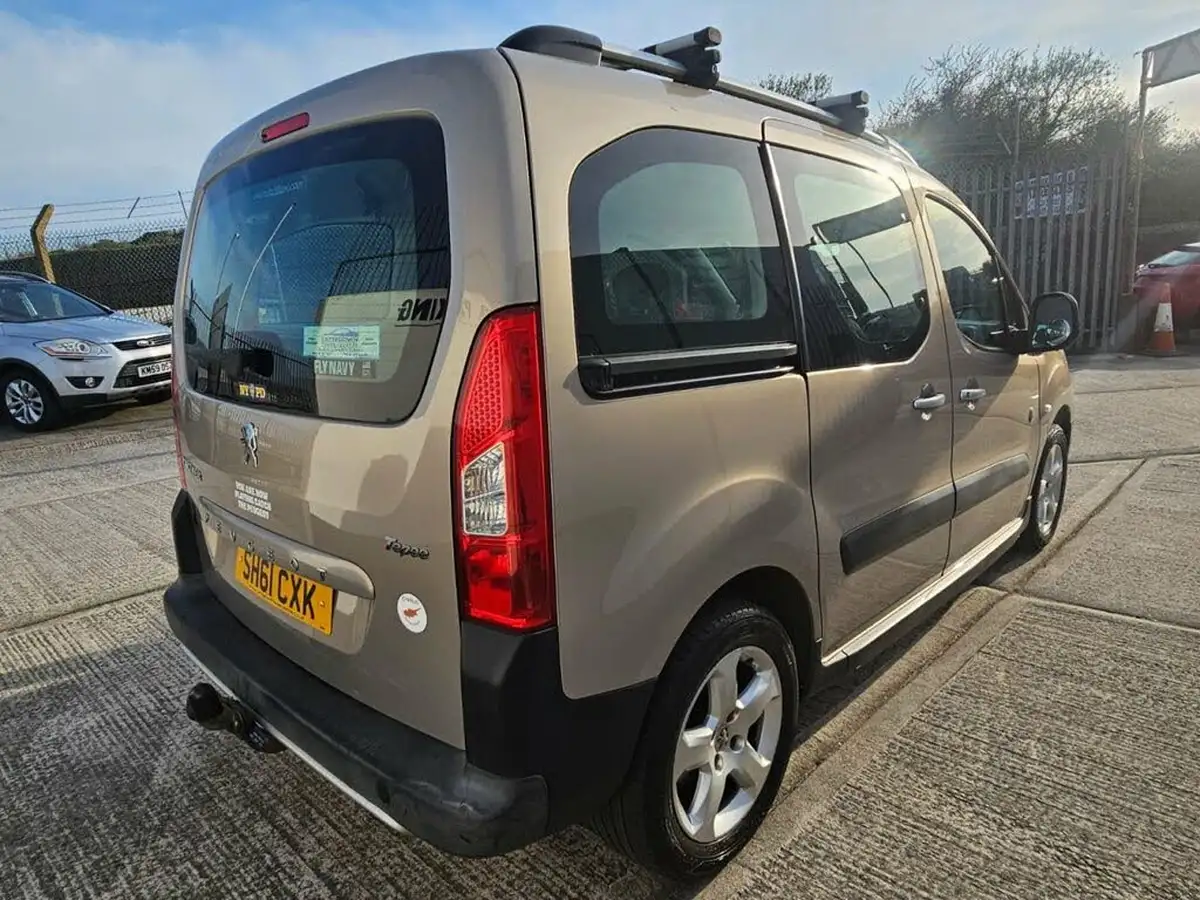 2011-peugeot-partner-16td-tepee-outdoor-92-big-7