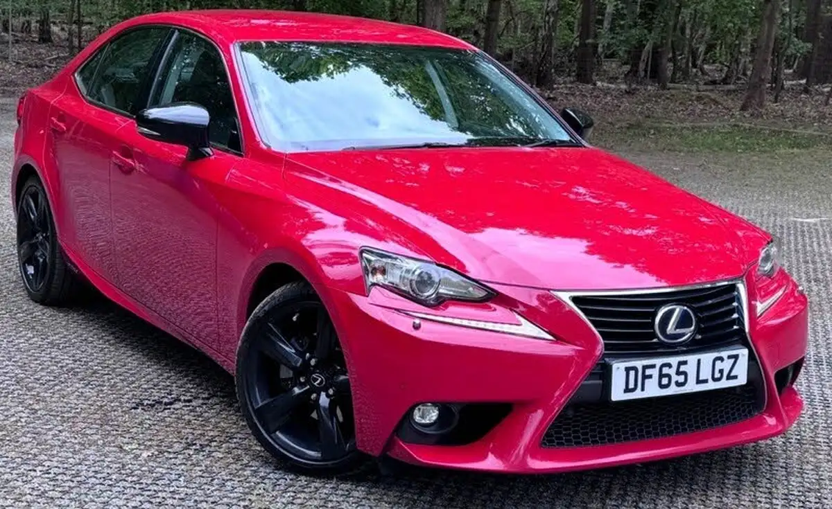 2015-lexus-is-300h-25-sport-big-0