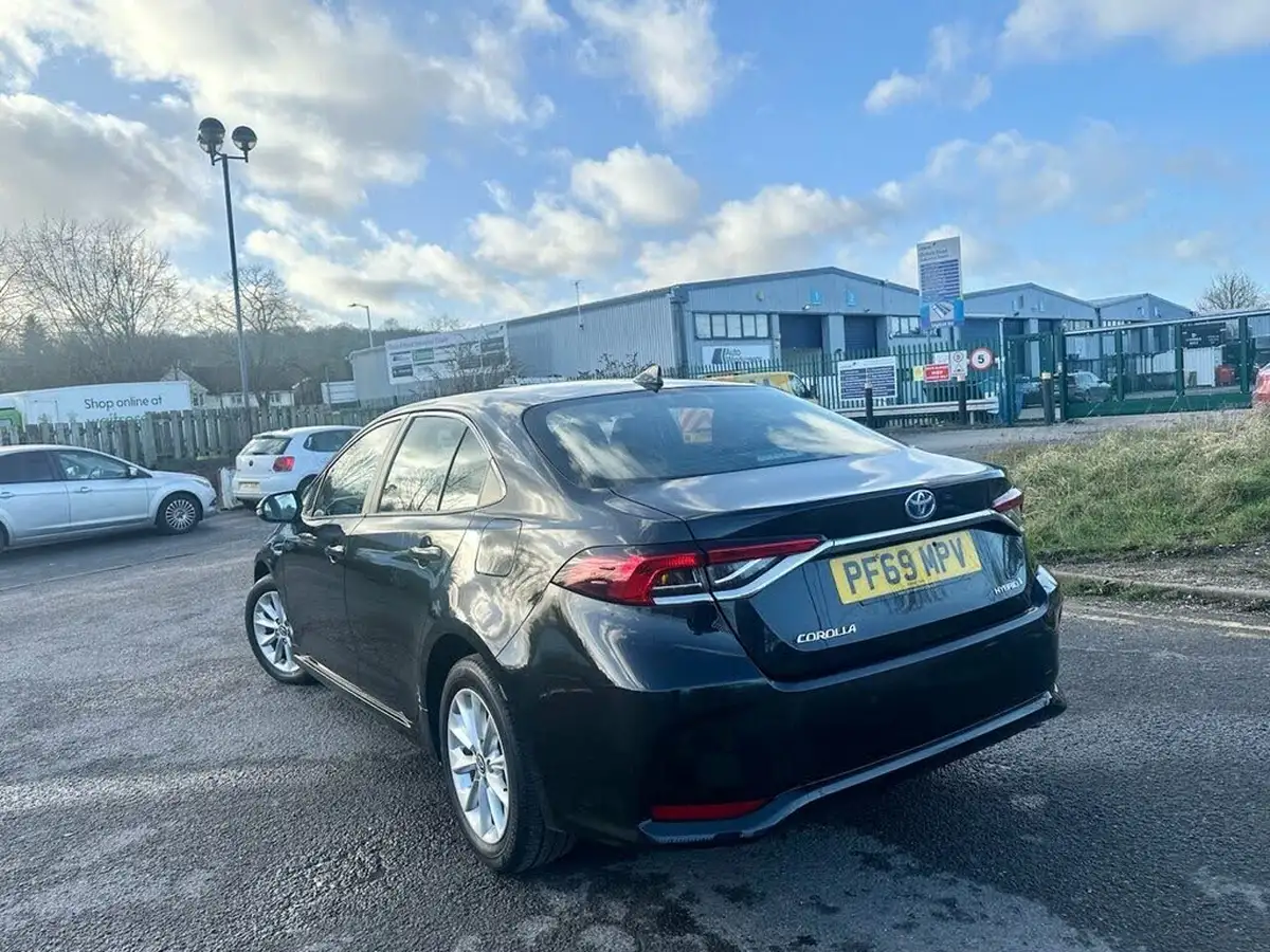 2020-toyota-corolla-18-vvt-i-icon-tech-saloon-4d-big-12