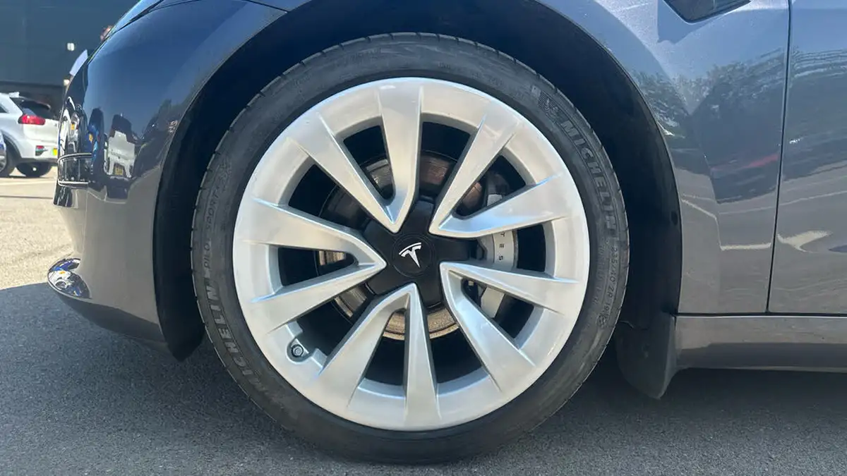 2021-tesla-model-3-e-long-range-awd-big-16
