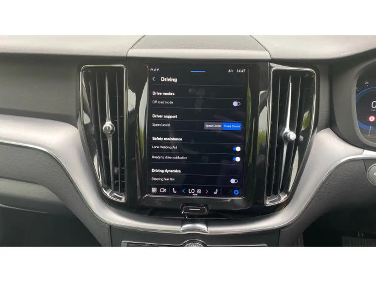 2021-volvo-xc60-20td-b4-momentum-awd-big-32