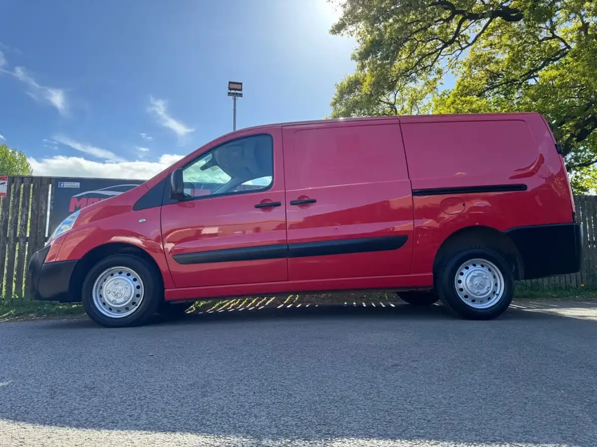 2014-peugeot-expert-16td-l2-h1-panel-big-25