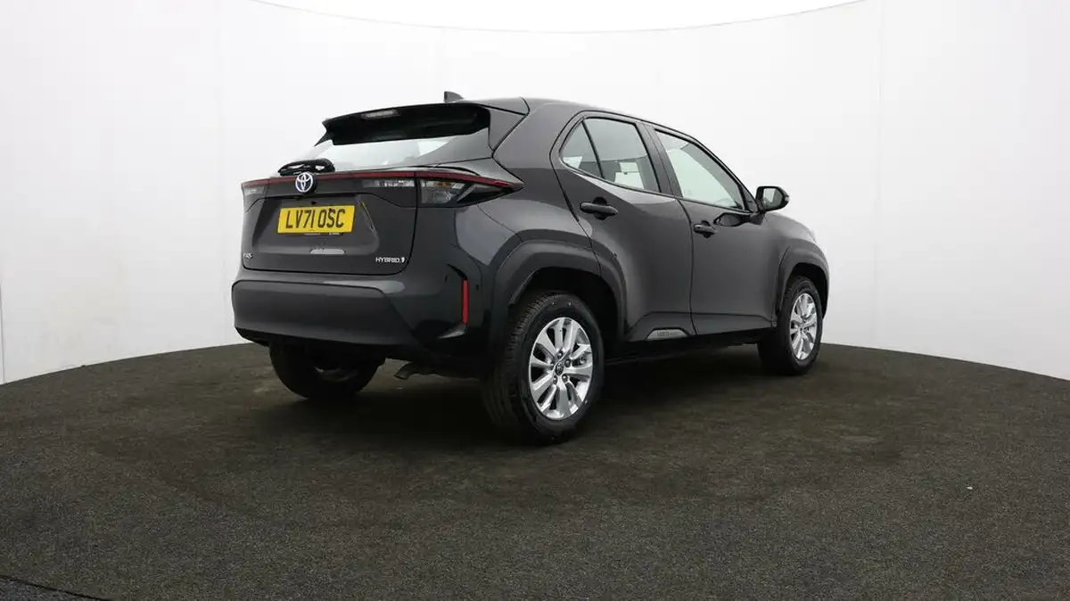 2021-toyota-yaris-cross-15-vvt-i-icon-big-76