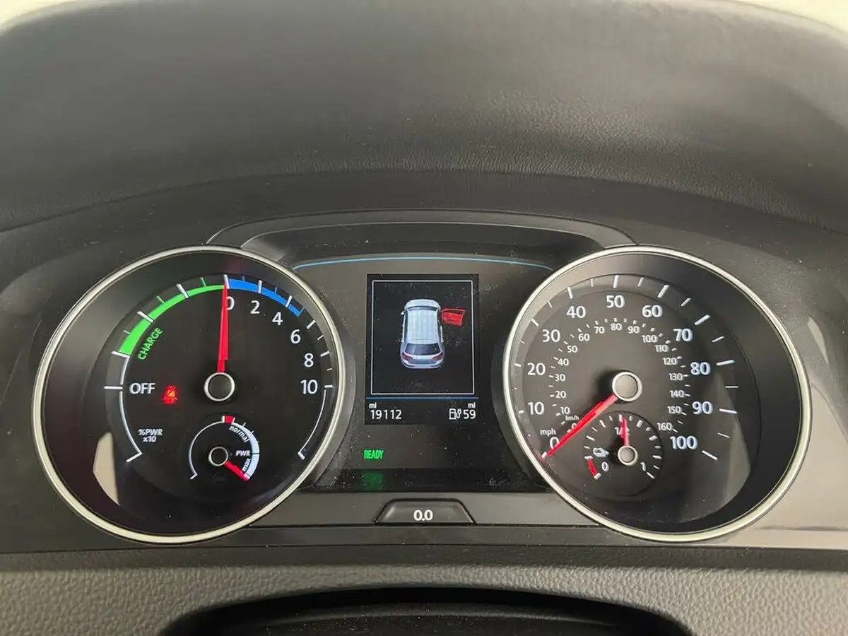 2020-volkswagen-golf-e-e-golf-big-40