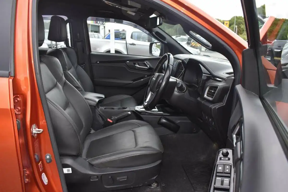 2021-isuzu-d-max-19td-v-cross-auto-big-22